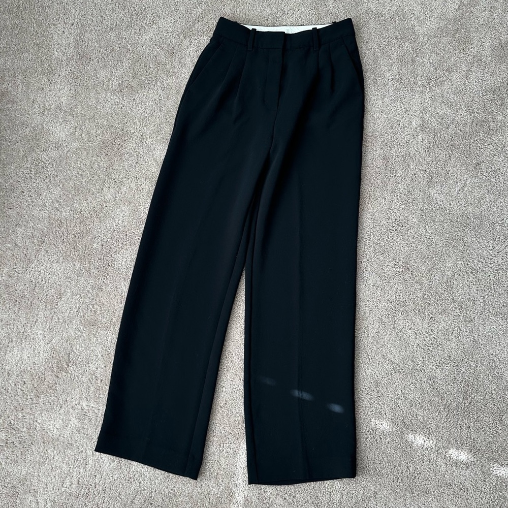 Aritzia Effortless Pant